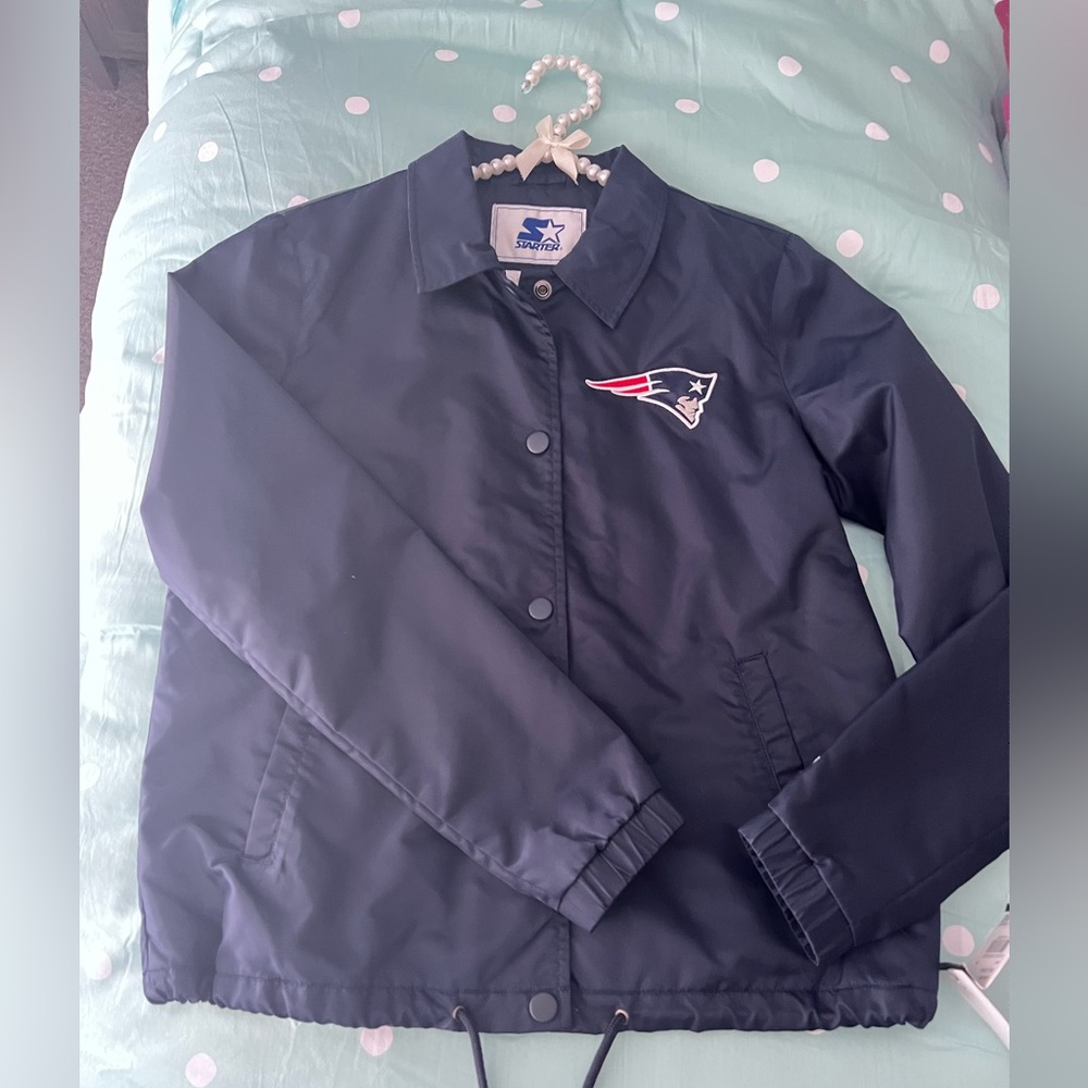 STARTER Womens New England Patriots Jacket, NWT medium ***missing one button***